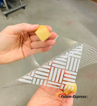 Schutzfolie entfernen