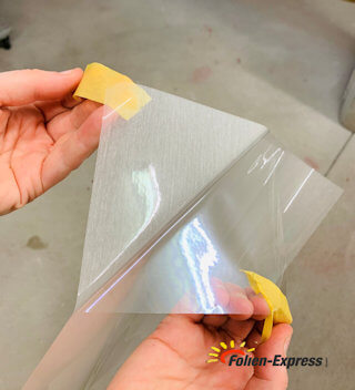 Schutzfolie entfernen