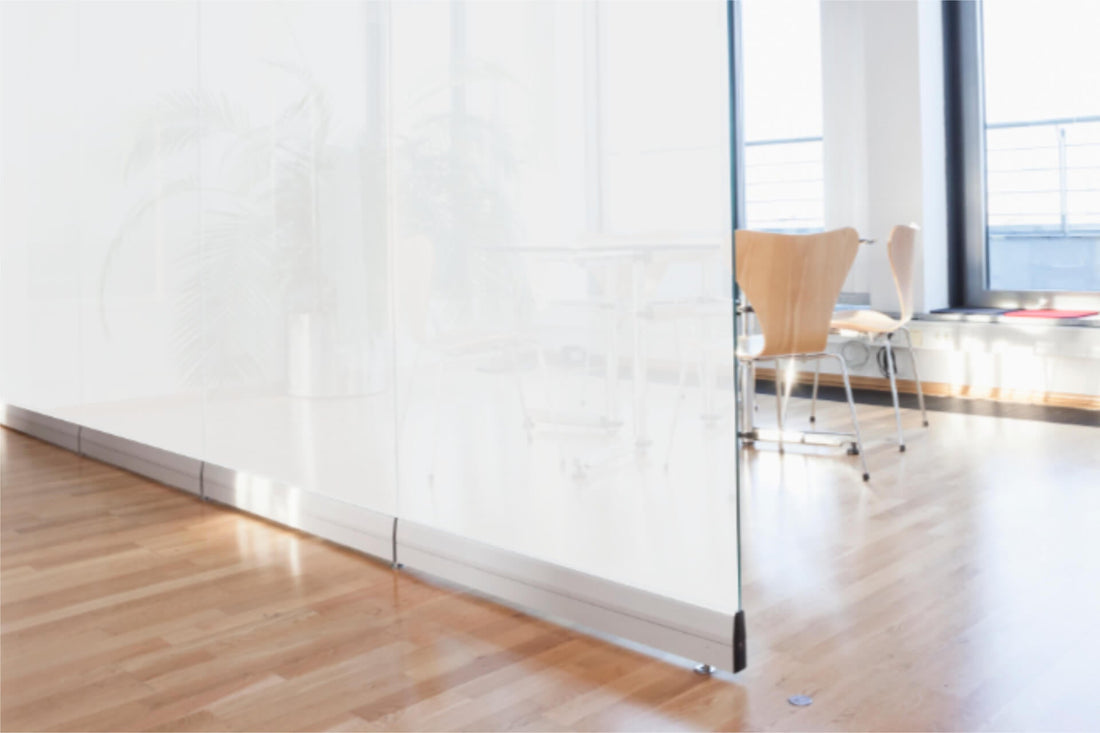 Stilvolle Privatsphäre dank Milchglasfolien