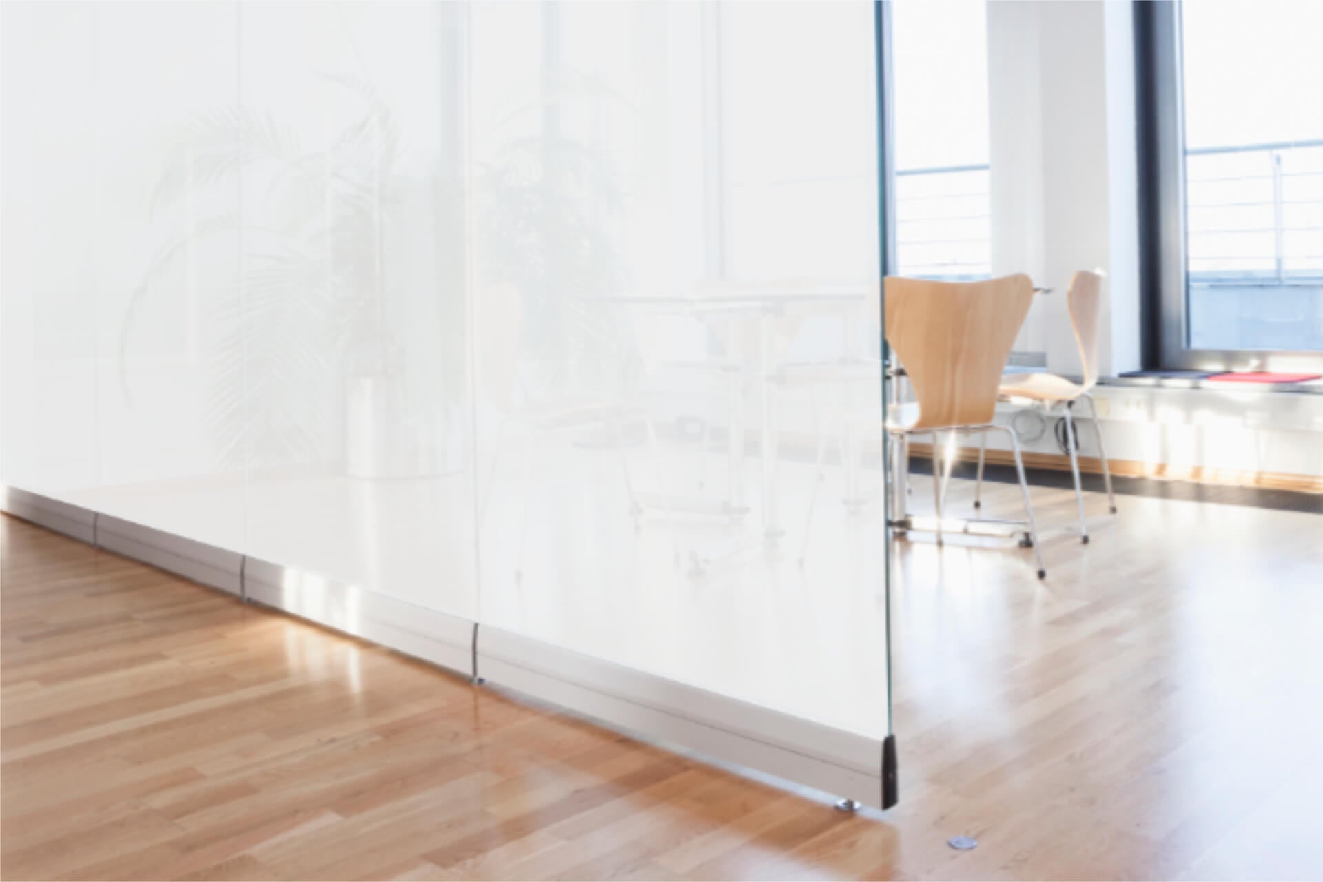 Stilvolle Privatsphäre dank Milchglasfolien