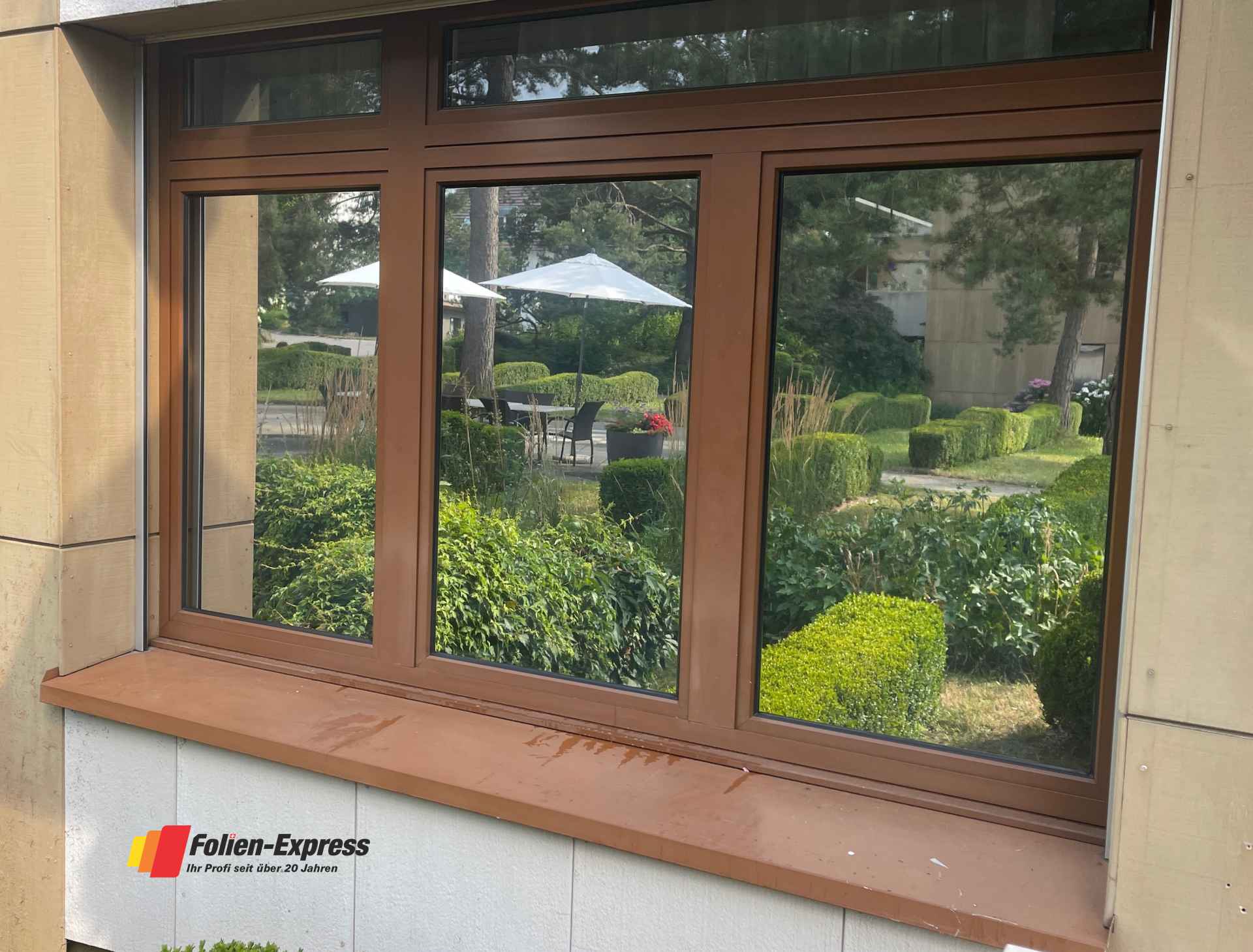 Spiegelfolie mit Sicherheitsfunktion