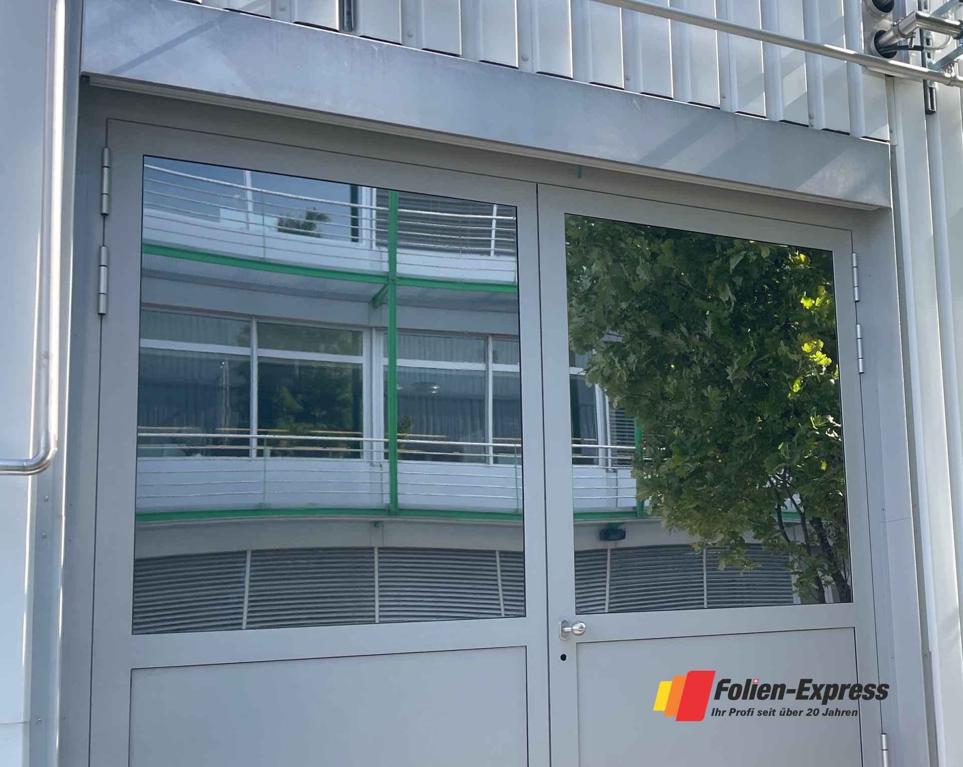 Spiegelfolie mit Splitterschutzfunktion