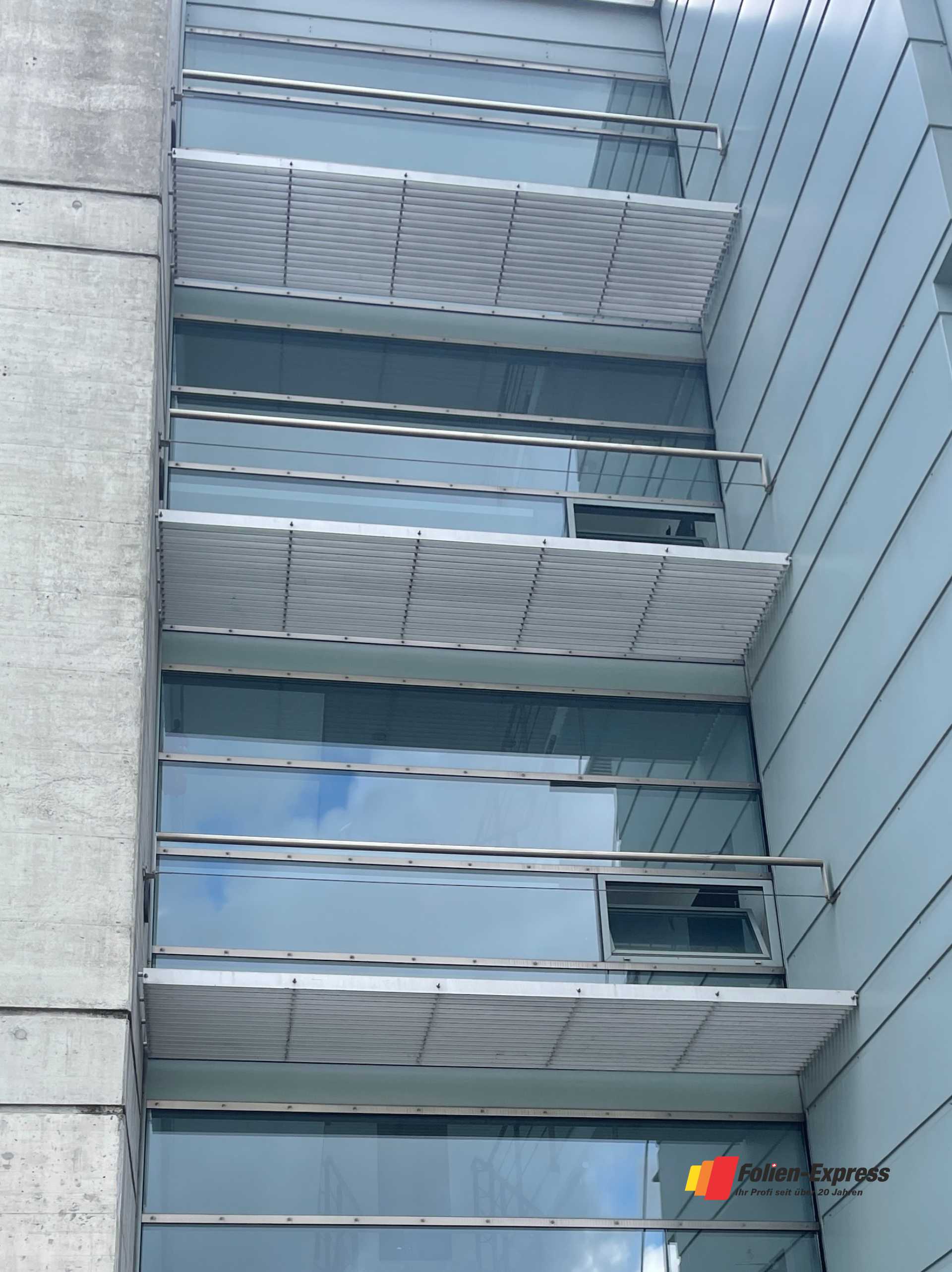 Spiegelfolie mit Splitterschutzfunktion